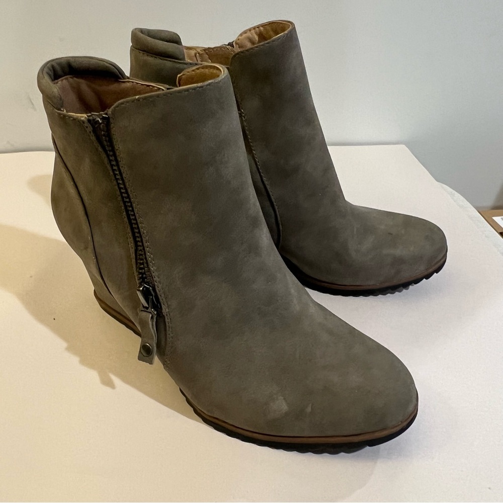 Naturalizer Gray Ankle Booties